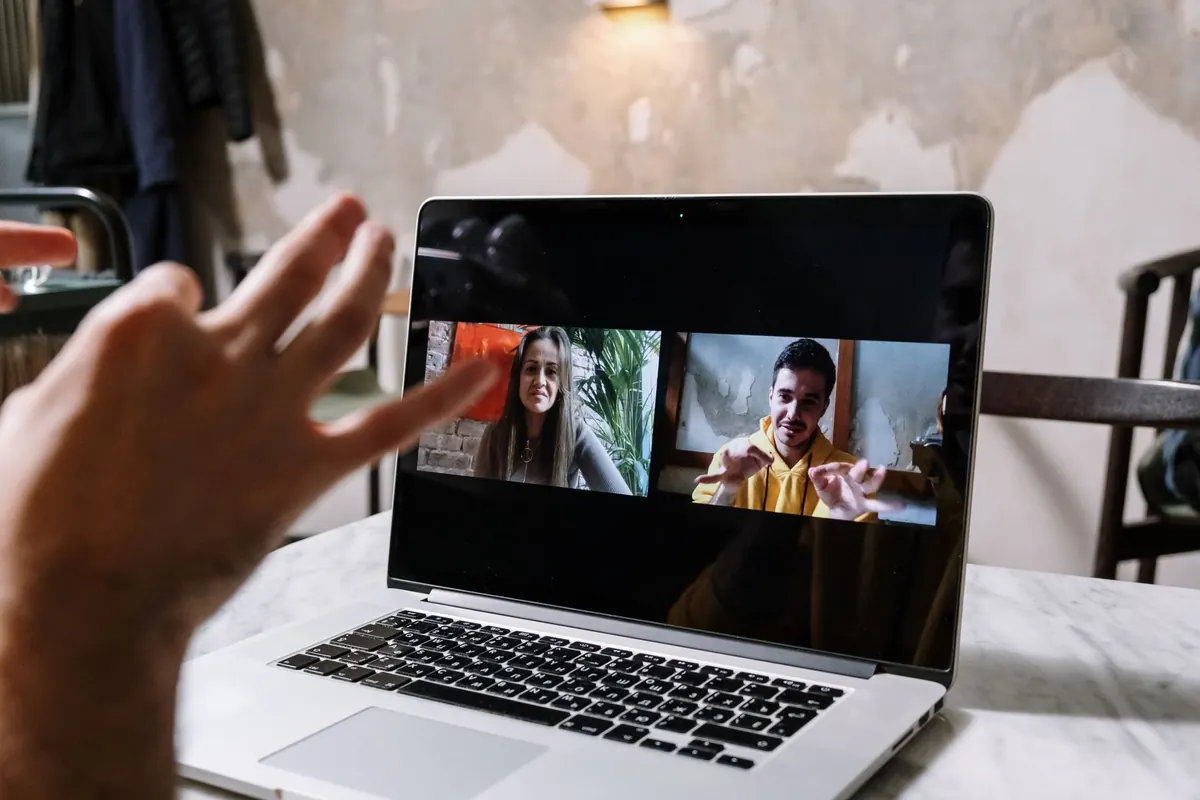 How to Use Onyx Chat for Remote Team Collaboration
