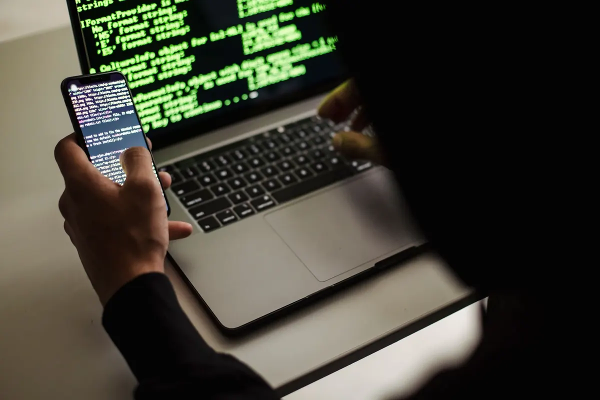 Onyx Chat vs Email: Choosing the Right Tool for Team Communication